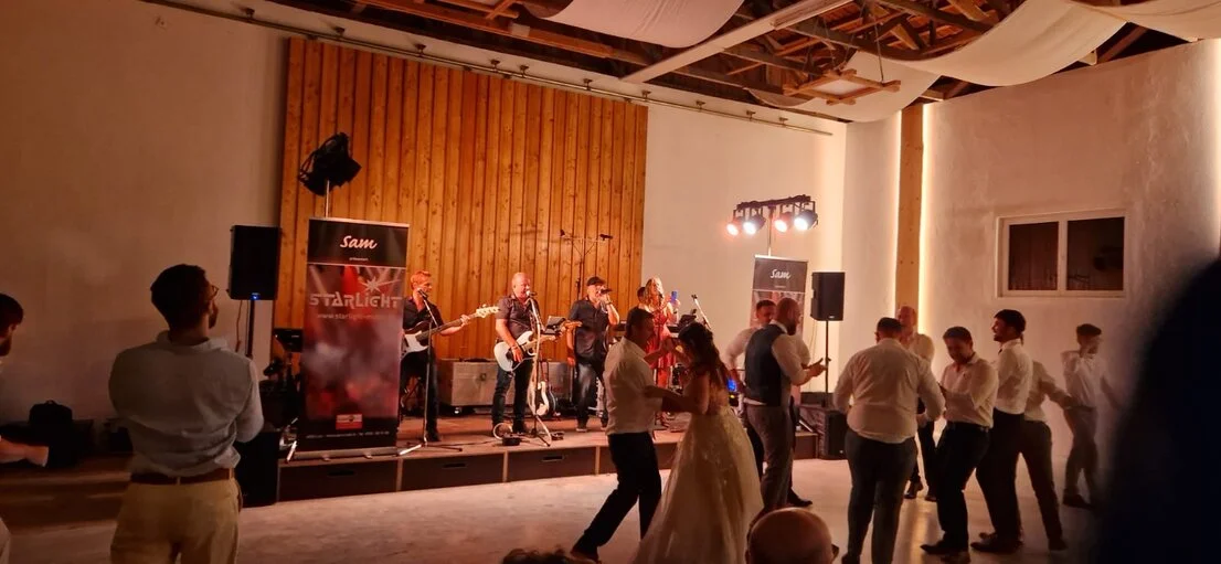 Stimmungsvolle Ambiente-Beleuchtung bei Hochzeit