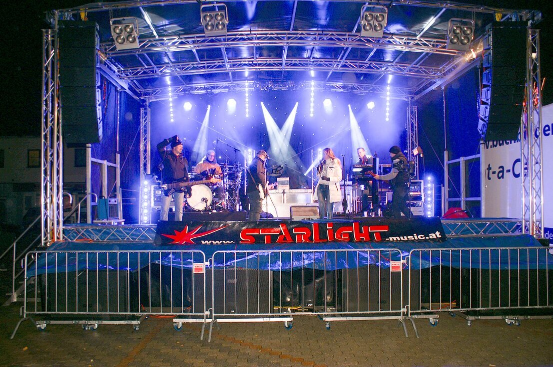 Bühnenlicht mit Band und Moving Heads